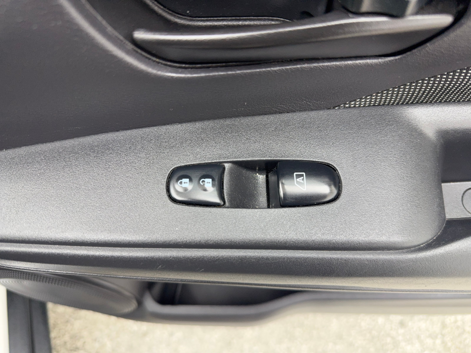 Used 2020 Nissan Kicks S FWD image 35