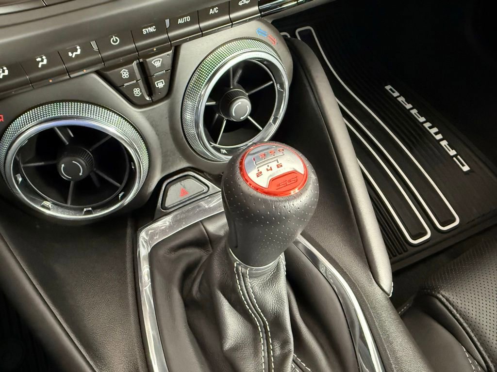Used 2018 Chevrolet Camaro SS RWD image 26