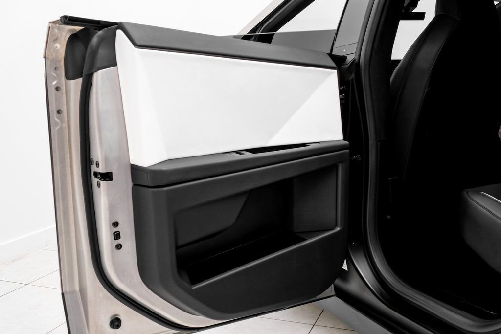 Used 2024 Tesla Cybertruck AWD Crew Cab image 45