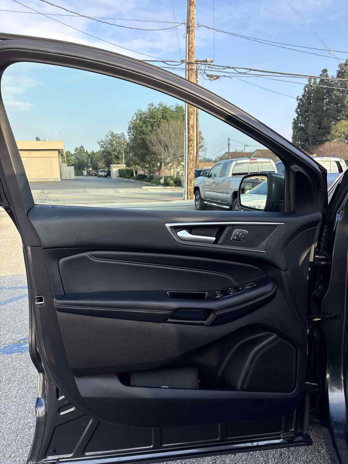 Used 2018 Ford Edge Titanium w/ Equipment Group 302A image 7