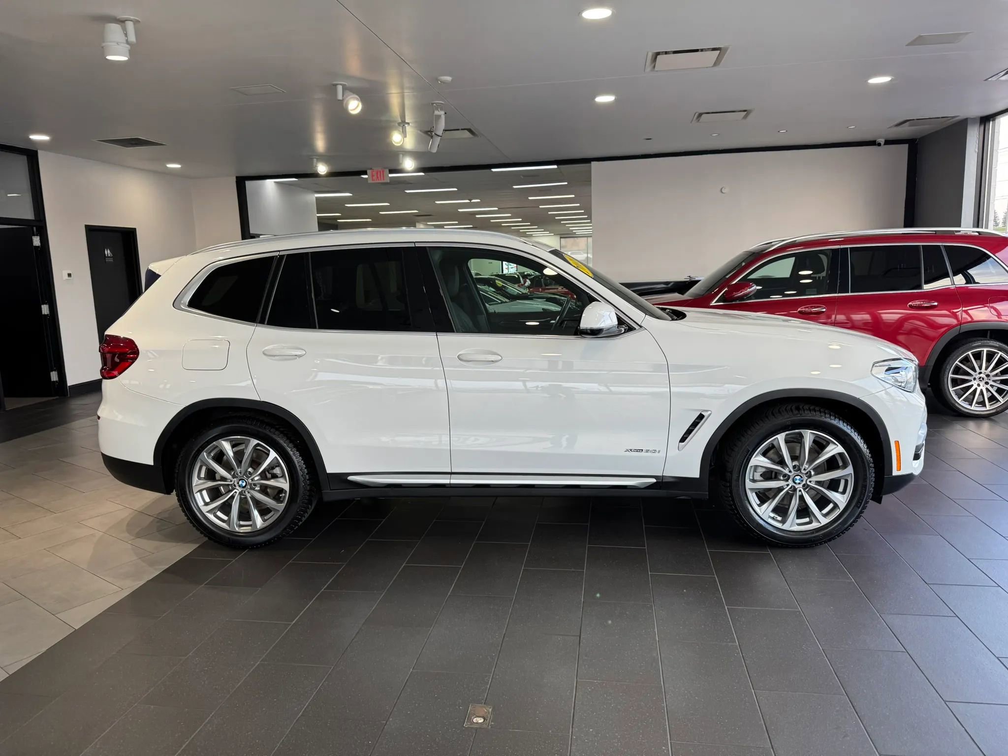 Used 2018 BMW X3 xDrive30i AWD/4WD image 3