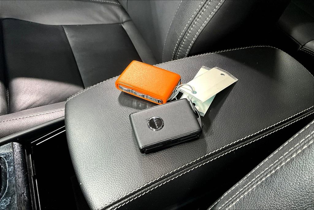 Used 2024 Volvo XC40 B5 Plus w/ Climate Package image 13