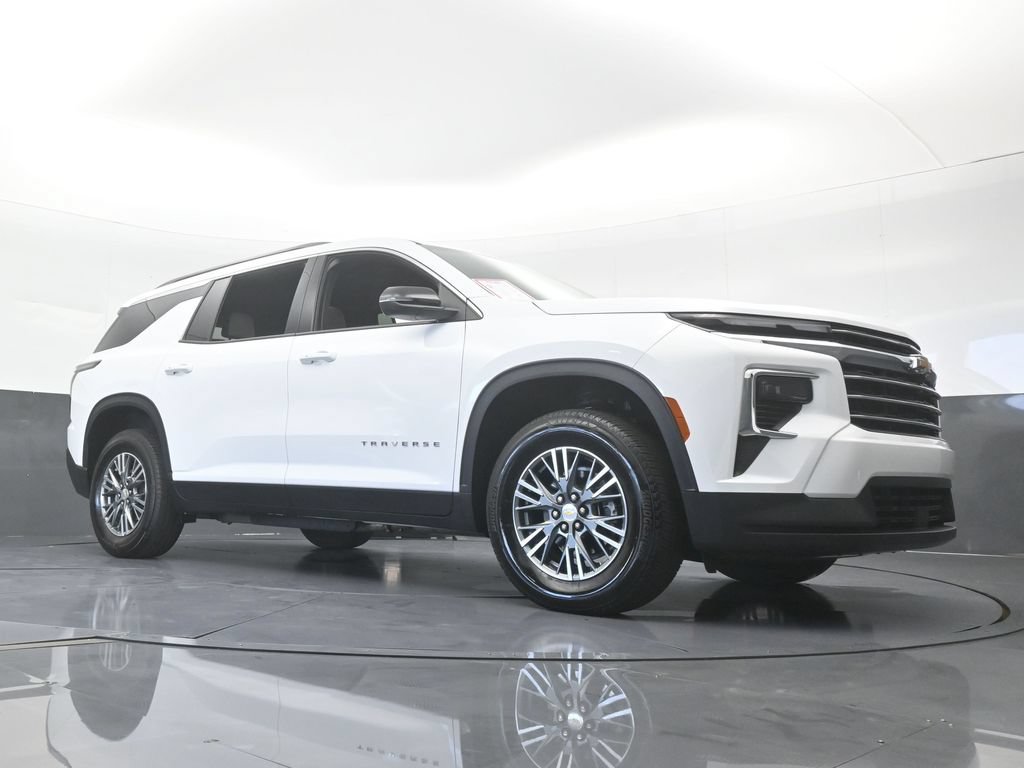Used 2025 Chevrolet Traverse LT FWD image 62