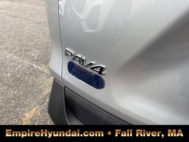Used 2022 Toyota RAV4 XLE image 5