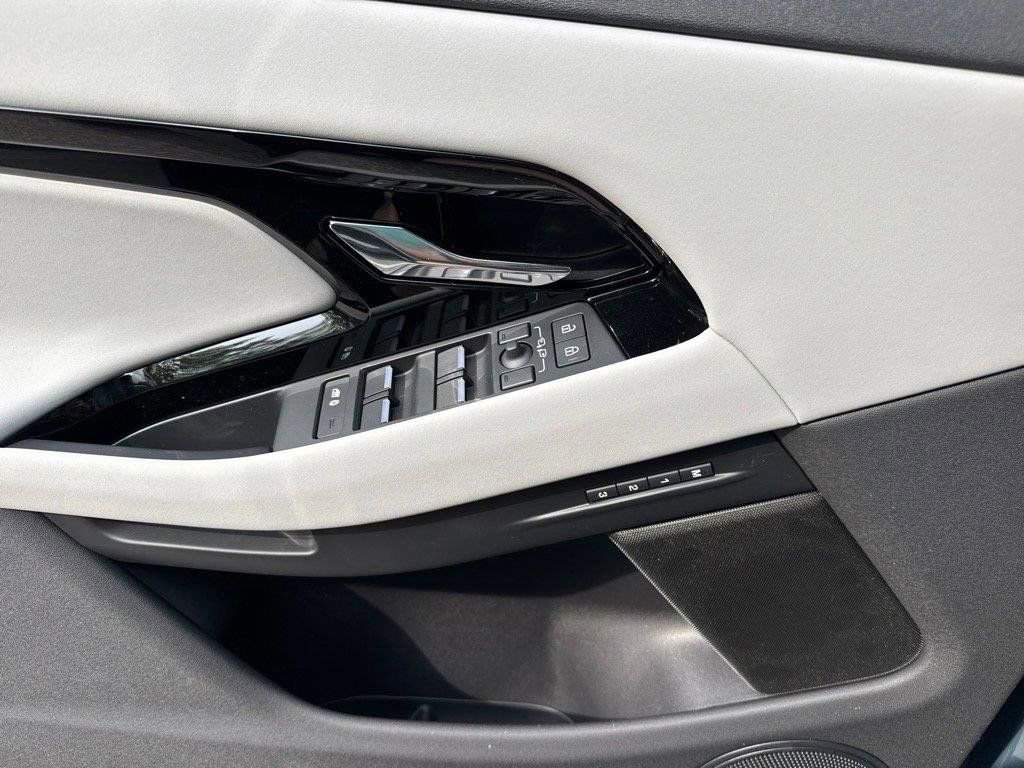 New 2026 Land Rover Range Rover Evoque S AWD/4WD image 9