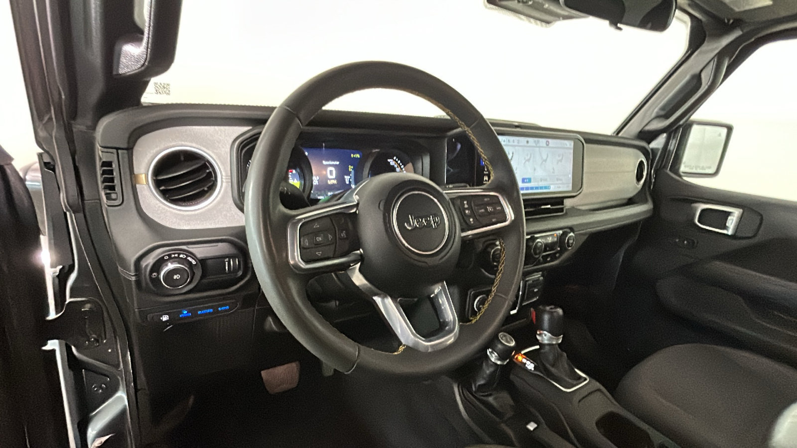 Used 2024 Jeep Wrangler Unlimited Sahara w/ Safety Group AWD/4WD image 16