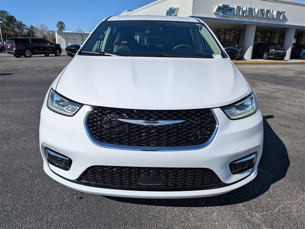 Used 2024 Chrysler Pacifica Touring-L image 9