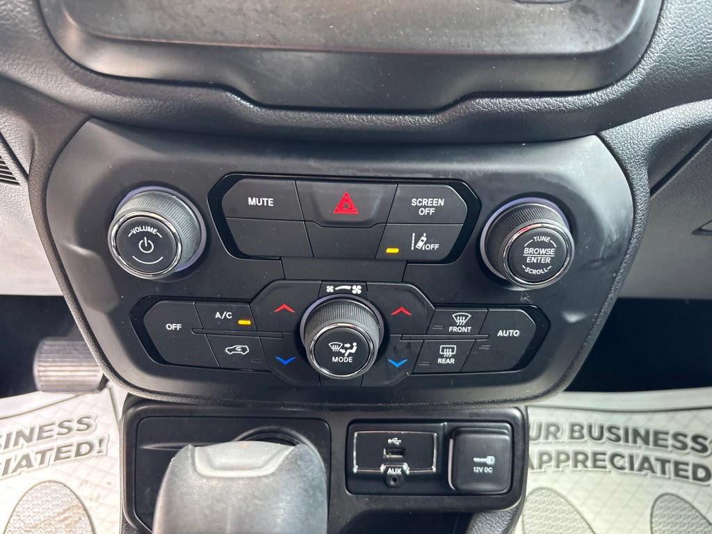 Used 2021 Jeep Renegade Latitude AWD/4WD image 18