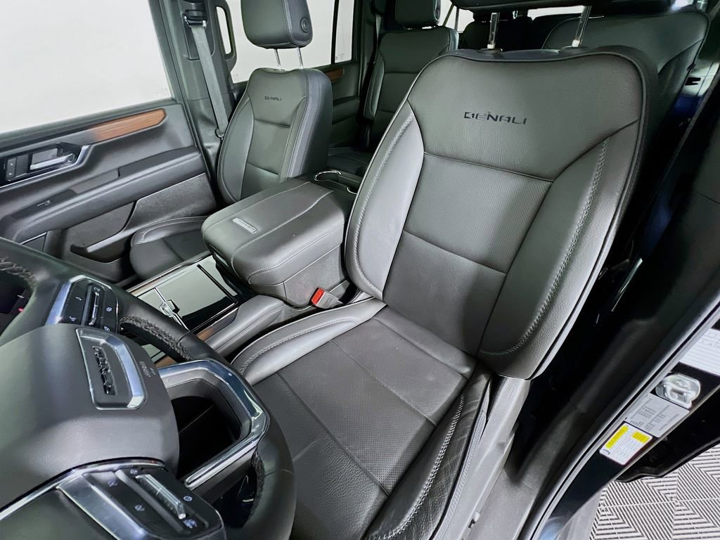 Used 2025 GMC Yukon XL Denali AWD/4WD image 22