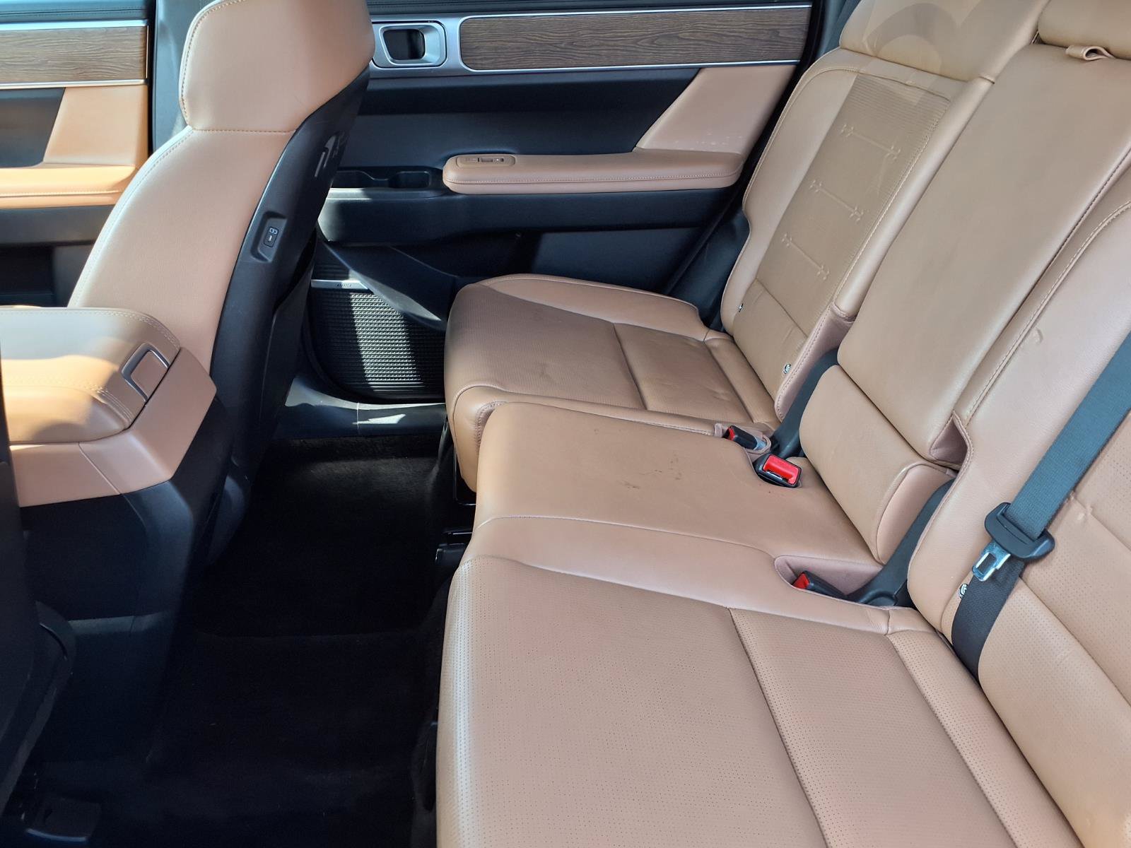 Certified 2024 Hyundai Santa Fe Limited FWD image 11