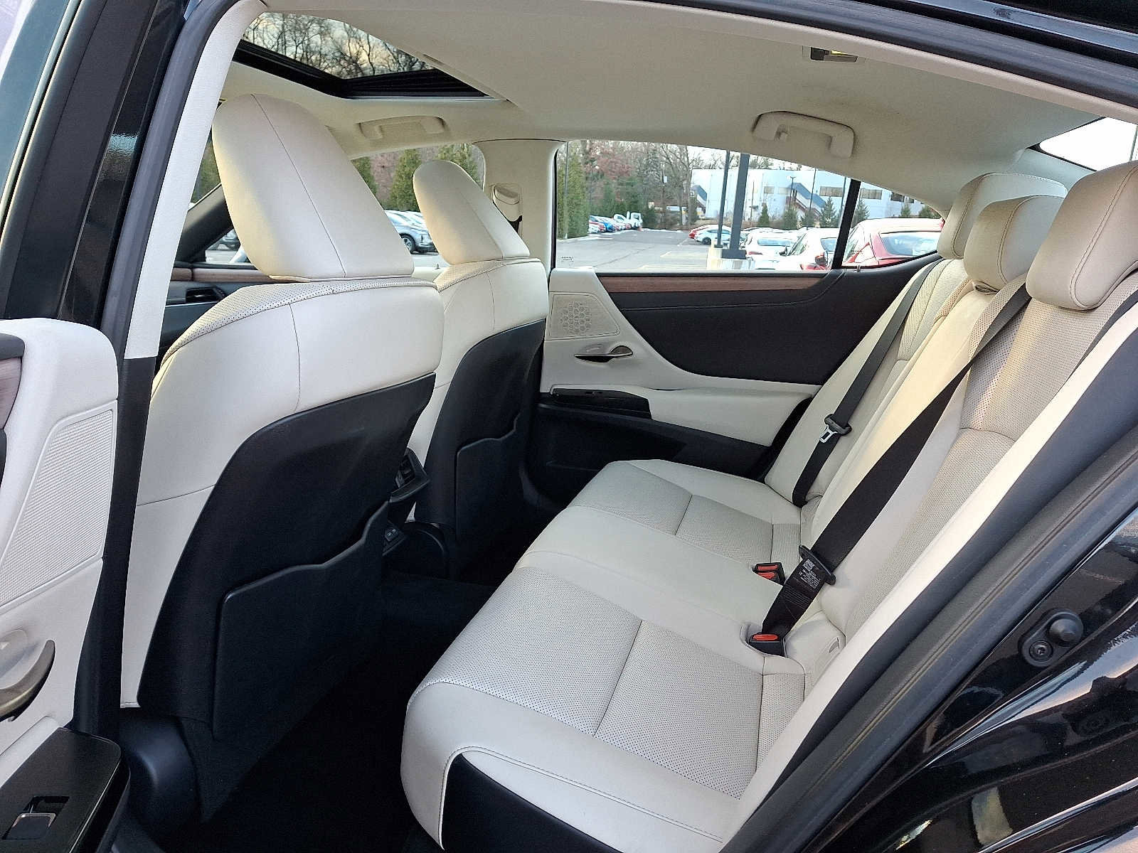 Used 2023 Lexus ES 250 w/ Premium Package image 10