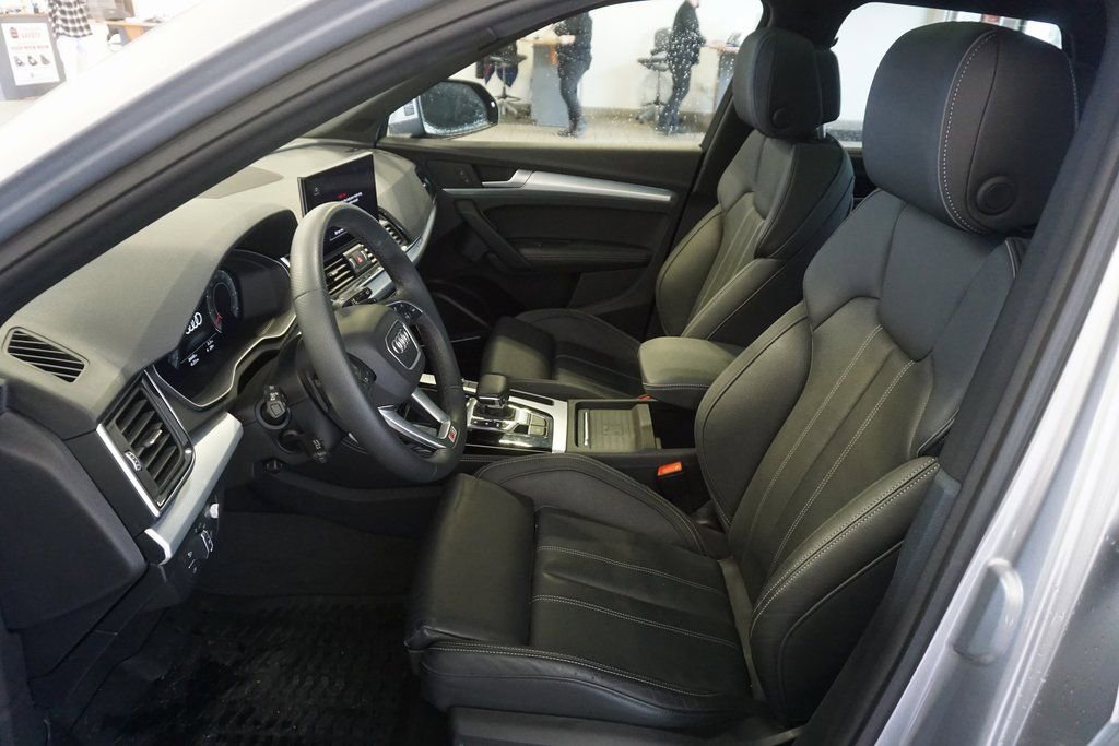 Used 2024 Audi Q5 2.0T Prestige w/ Prestige Package image 21
