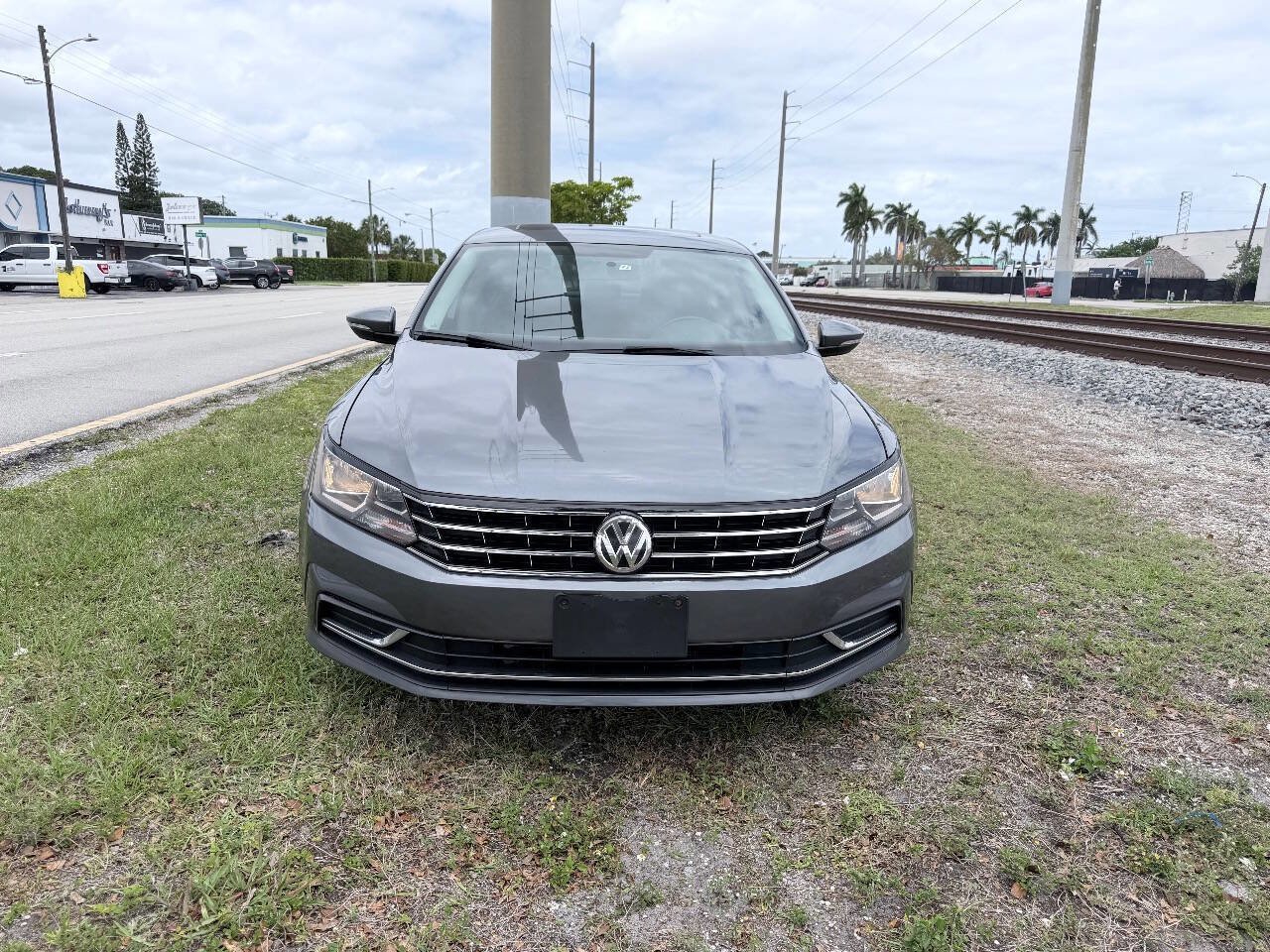 Used 2017 Volkswagen Passat 1.8T SE FWD image 4