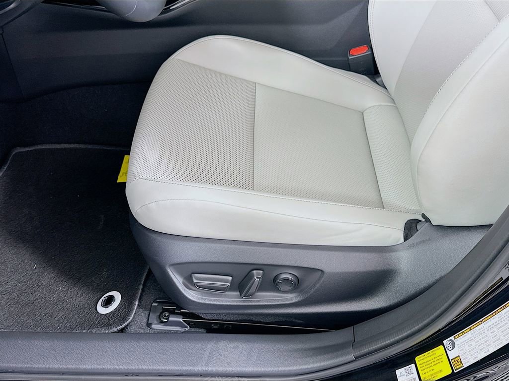 Used 2026 Toyota Prius XLE FWD image 19