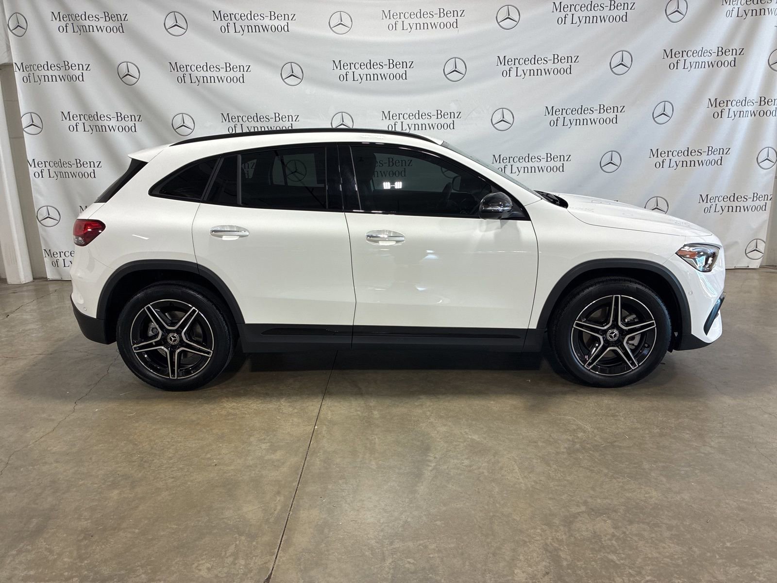 Used 2023 Mercedes-Benz GLA 250 4MATIC image 3