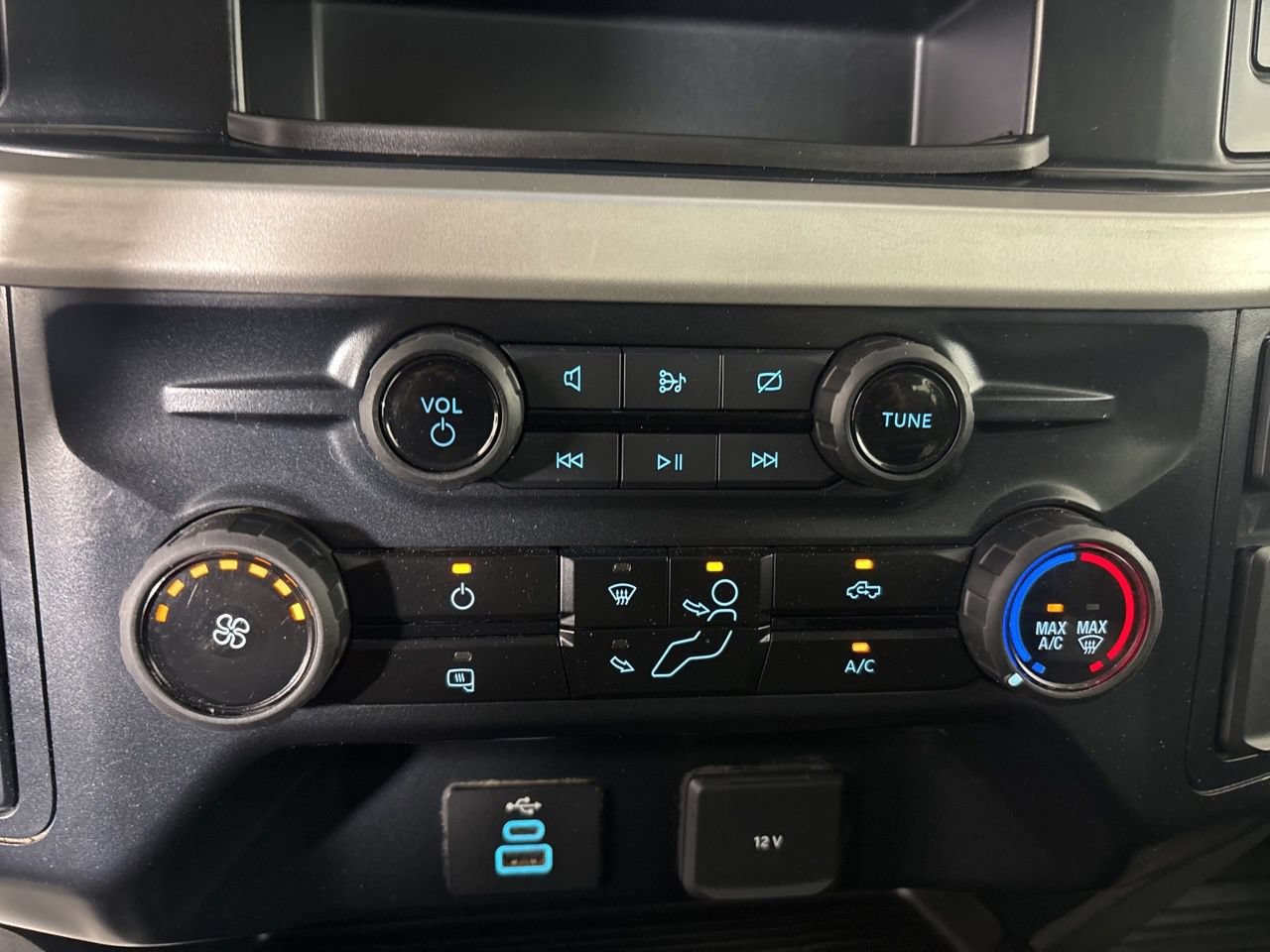 Used 2024 Ford F350 XLT w/ FX4 Off-Road Package AWD/4WD image 18