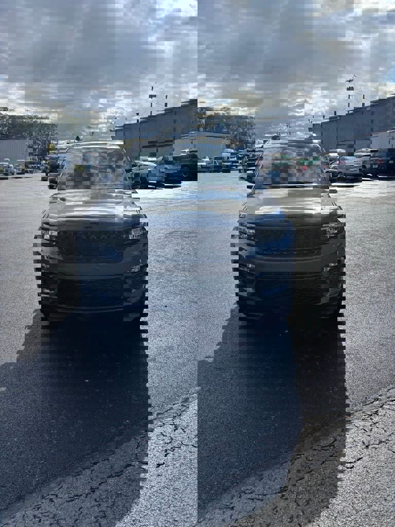 New 2025 Jeep Grand Cherokee Limited w/ Black Appearance Package image 2