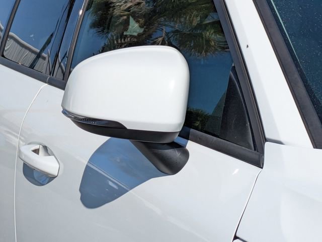 Used 2019 Volvo XC40 T5 Momentum image 15