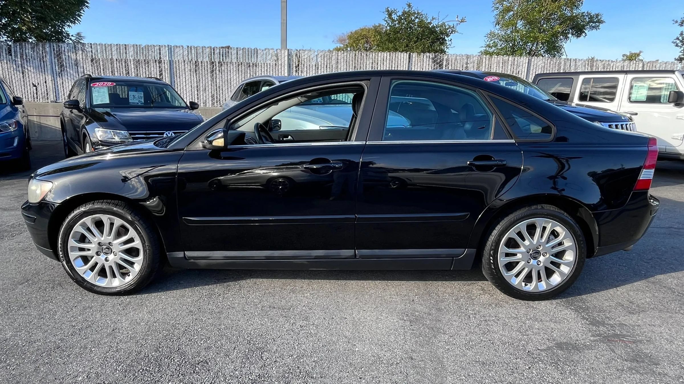 Used 2005 Volvo S40 T5 FWD image 4