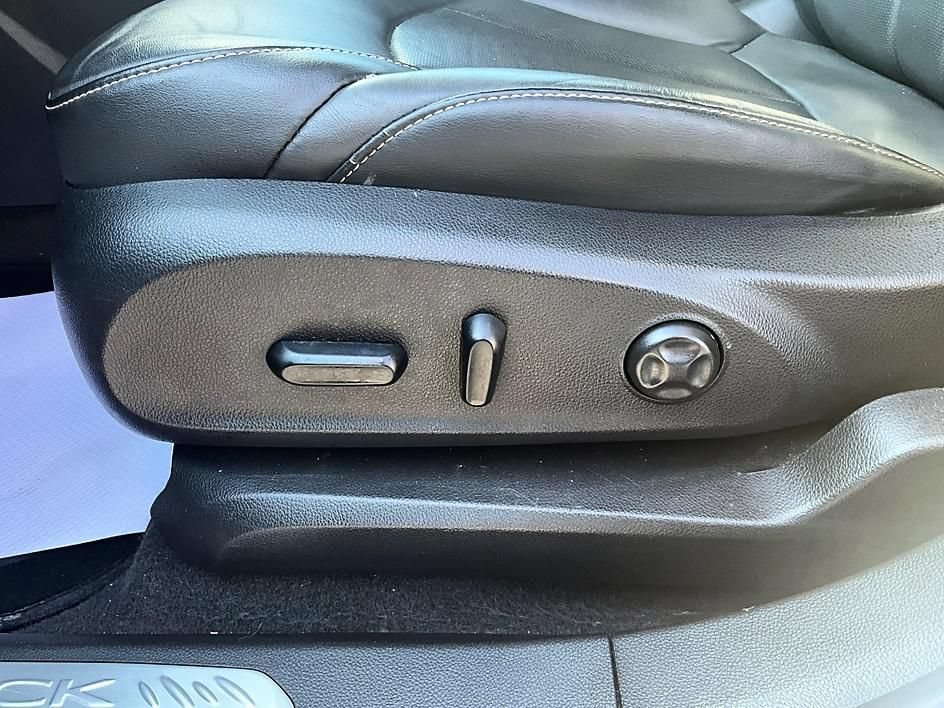 Used 2017 Buick Envision Essence AWD/4WD image 16