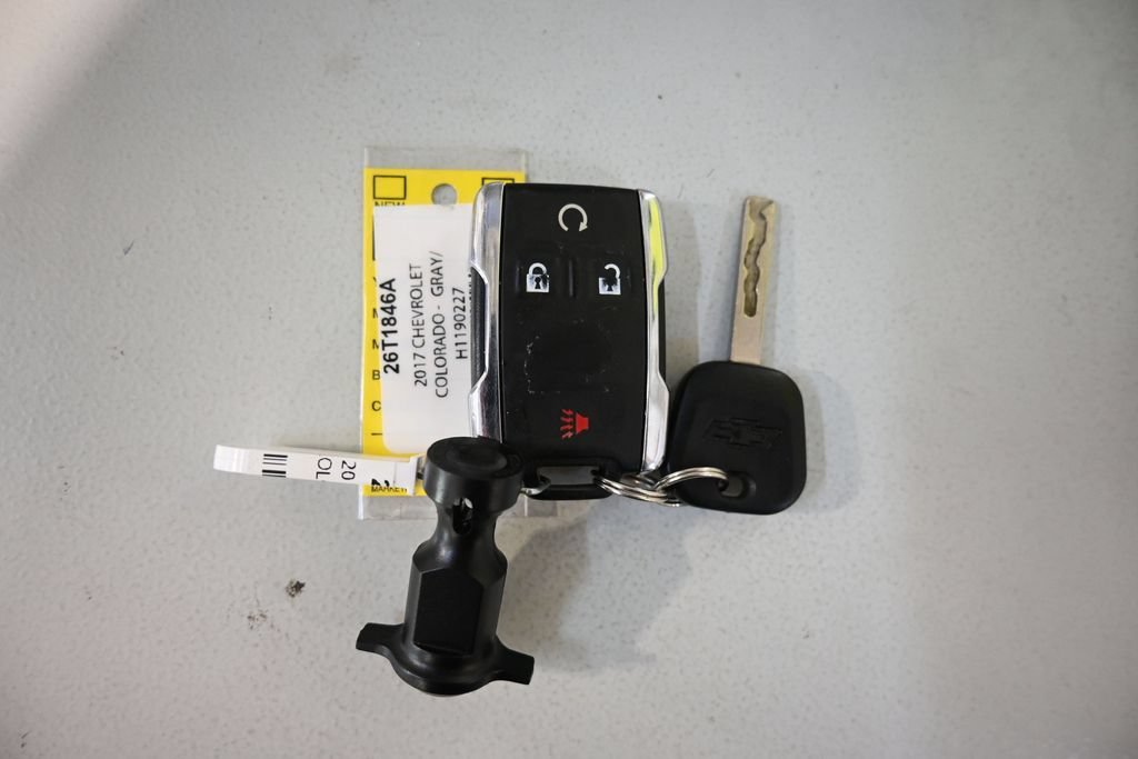 Used 2017 Chevrolet Colorado Z71 AWD/4WD image 11