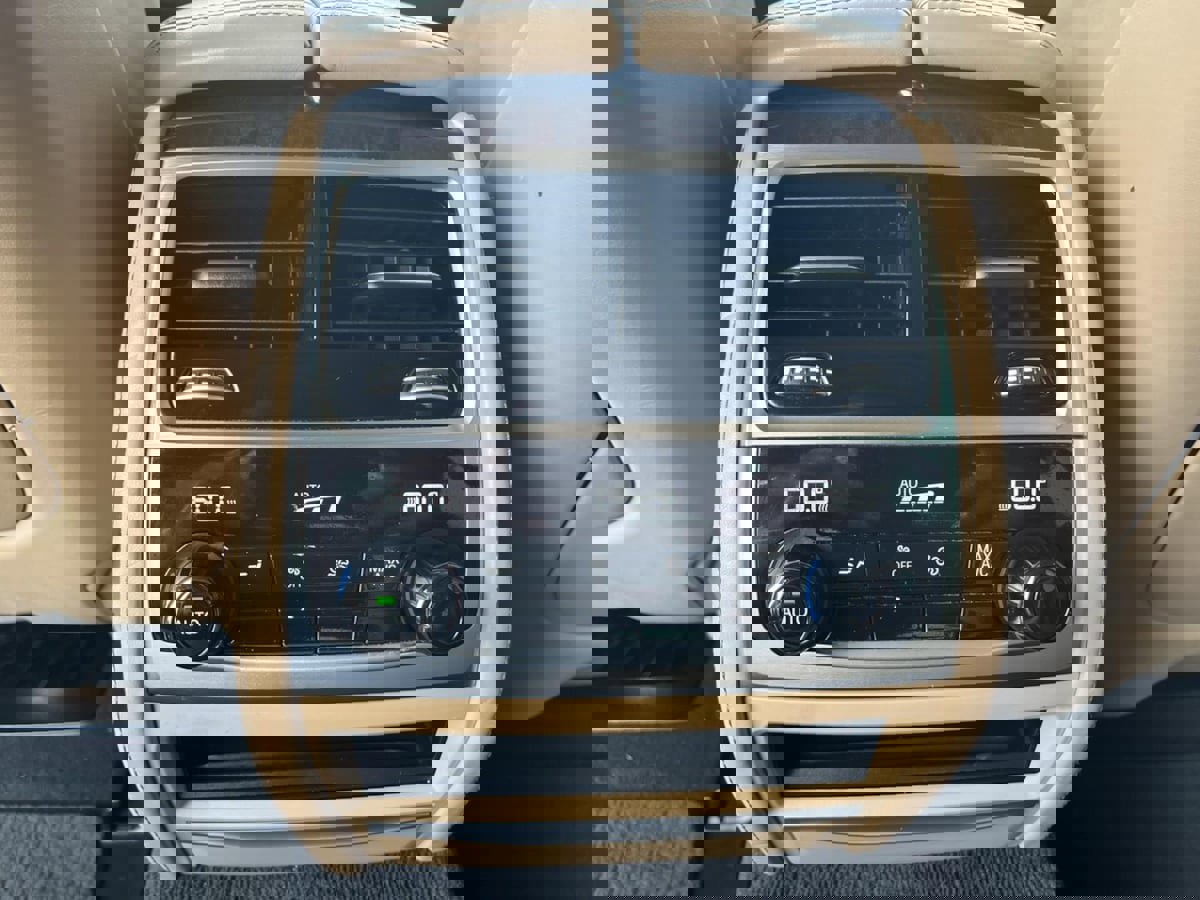 Used 2016 BMW 750i RWD image 29