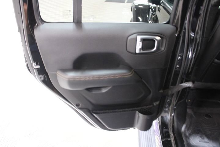 Used 2023 Jeep Gladiator Overland AWD/4WD image 19
