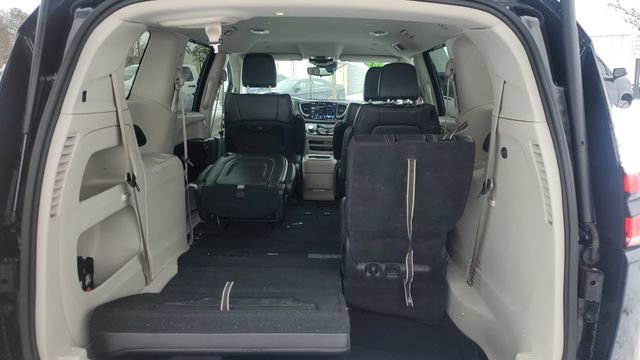 Certified 2024 Chrysler Pacifica Touring-L image 28