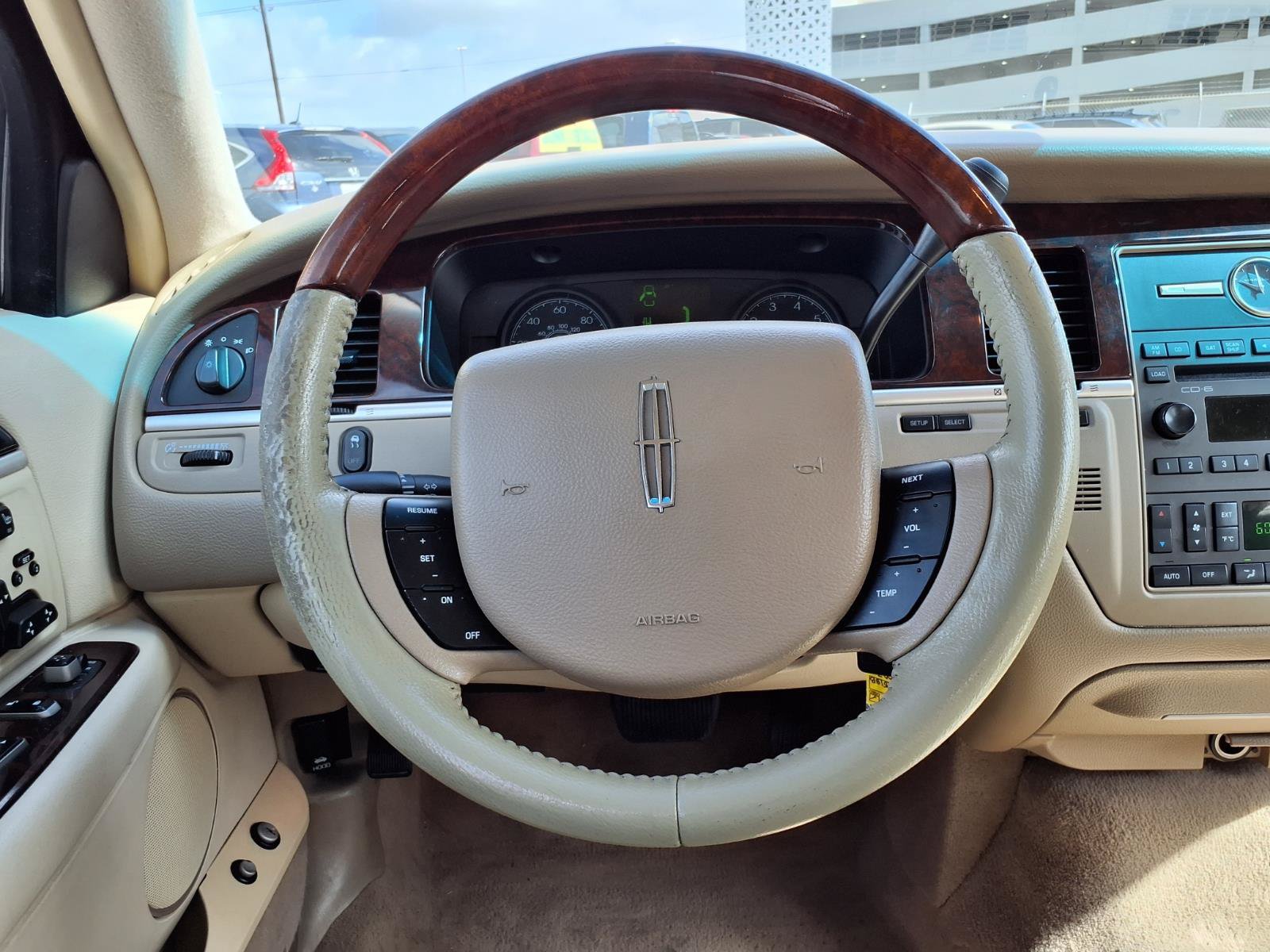 Used 2007 Lincoln Town Car Signature Limited RWD image 12