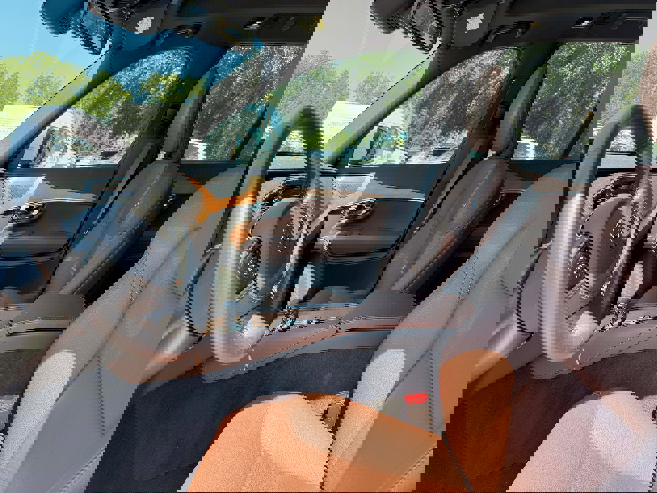 Certified 2025 Volvo XC90 T8 Plus w/ Protection Package Premier image 11