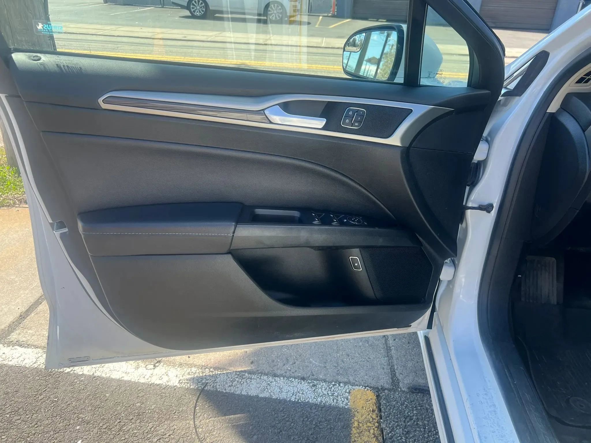 Used 2017 Ford Fusion Energi SE image 11