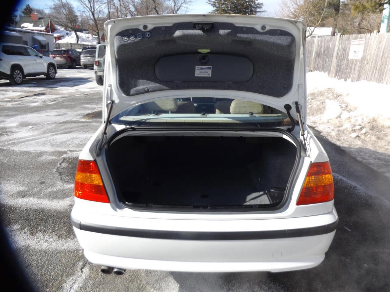 Used 2002 BMW 330xi Sedan image 5