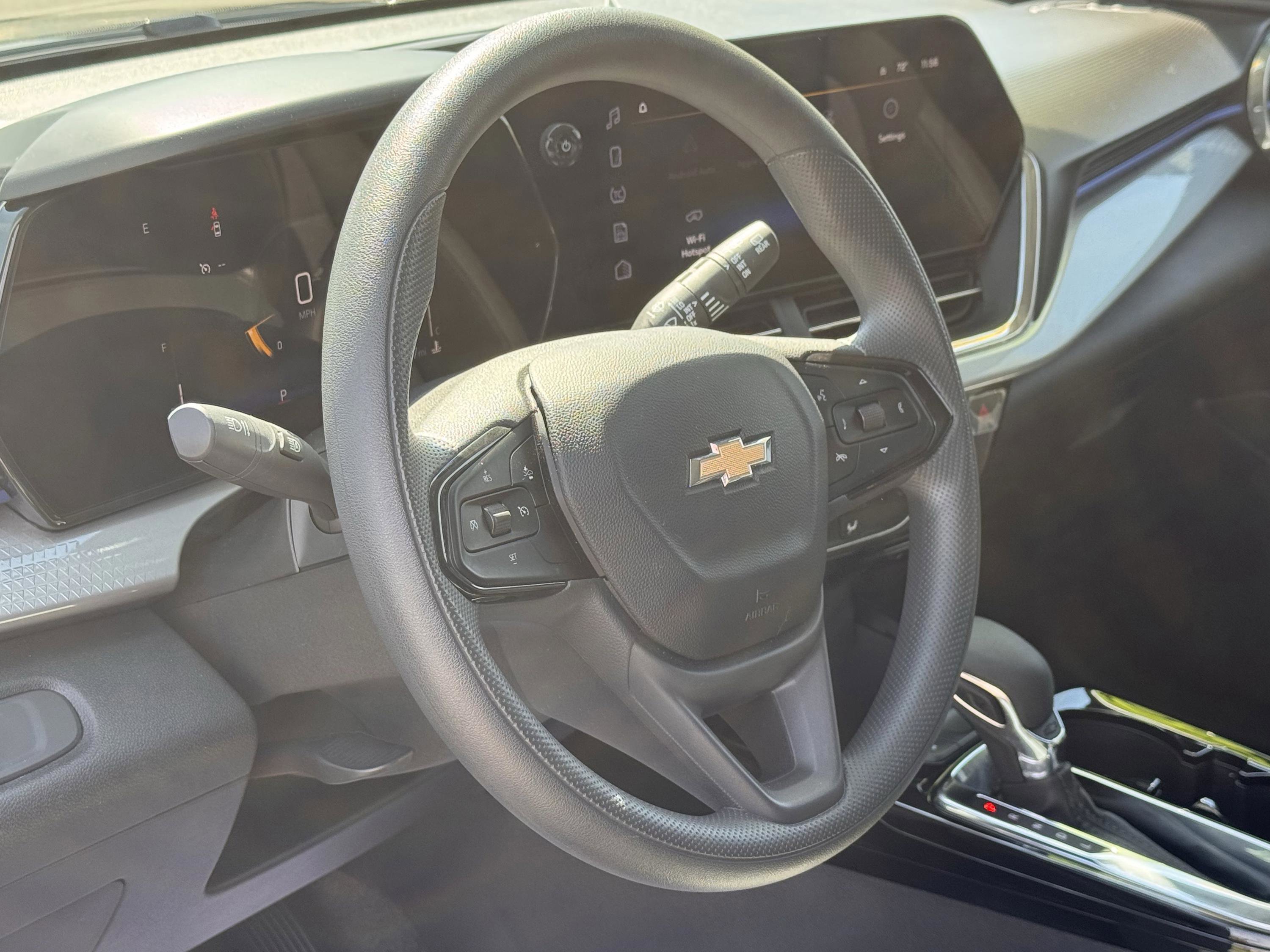 Used 2025 Chevrolet Trax LT FWD image 17