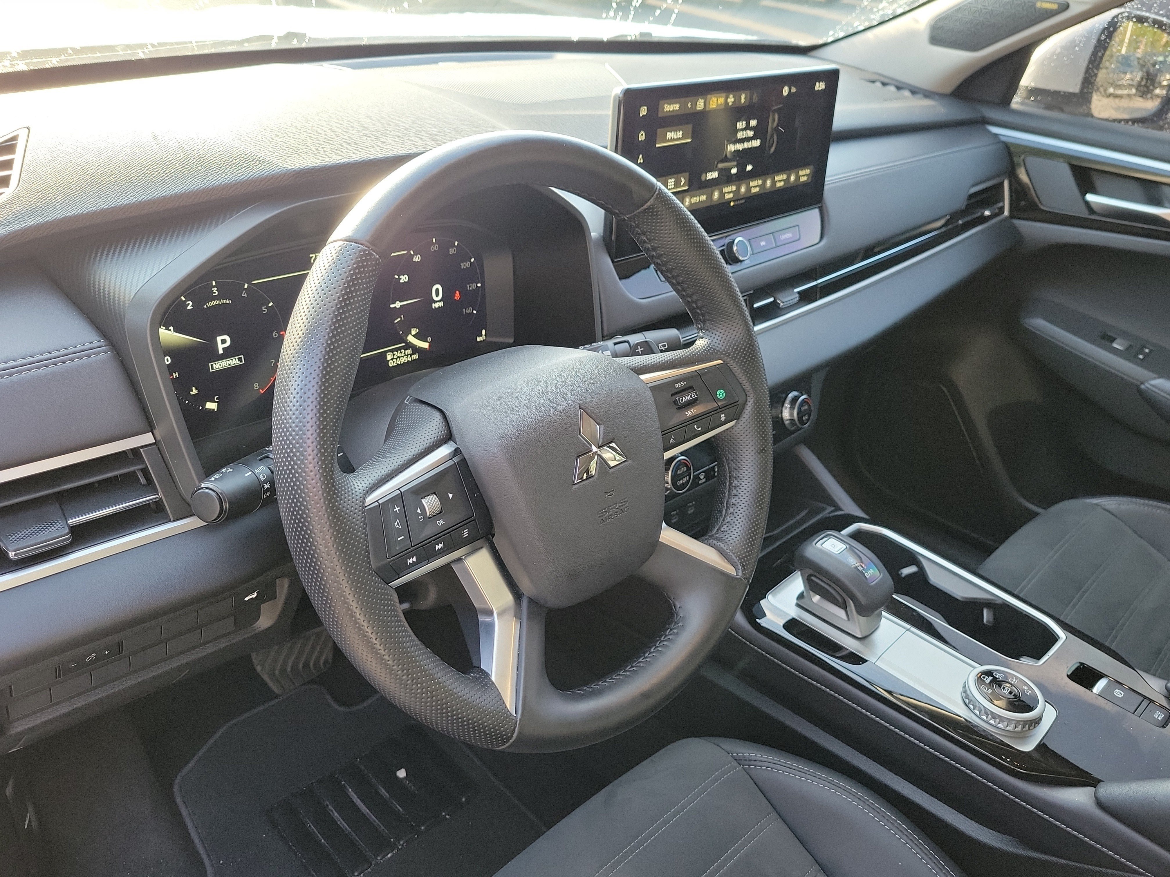 Used 2025 Mitsubishi Outlander SE FWD image 24