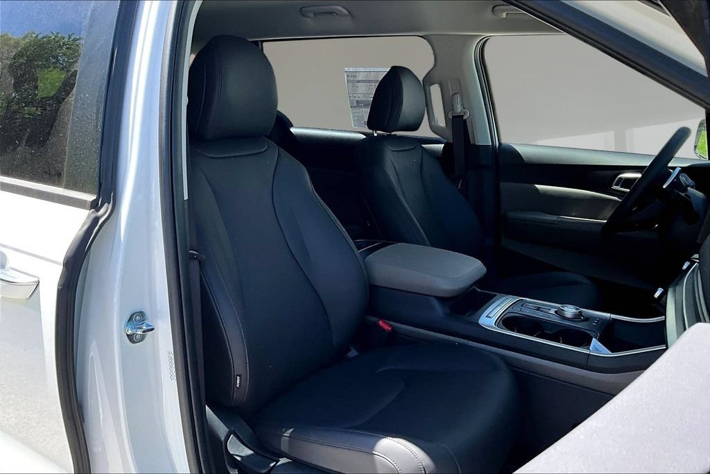 New 2026 Kia Carnival LXS FWD image 11