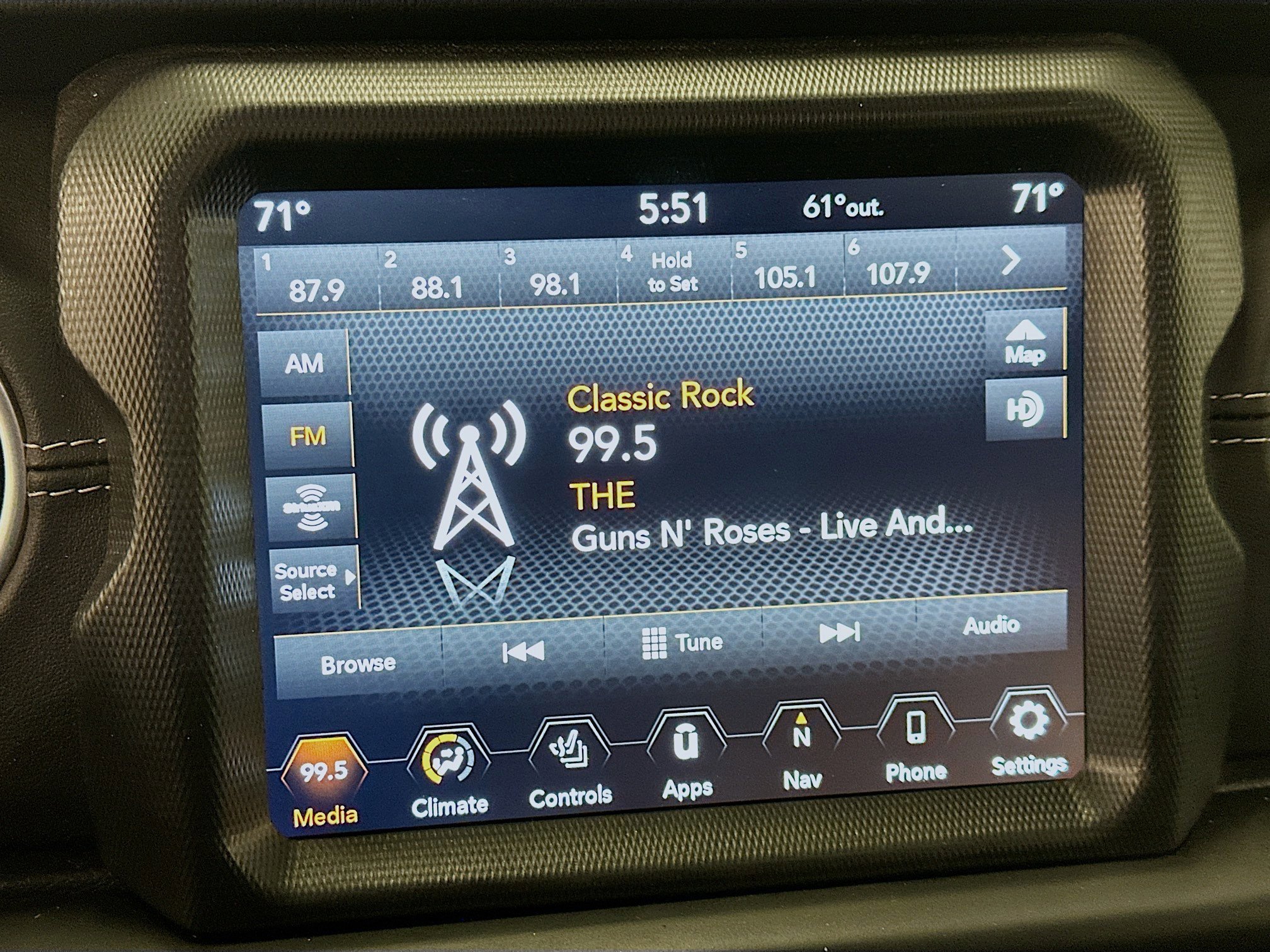 Used 2023 Jeep Wrangler Sahara w/ Cold Weather Group image 21