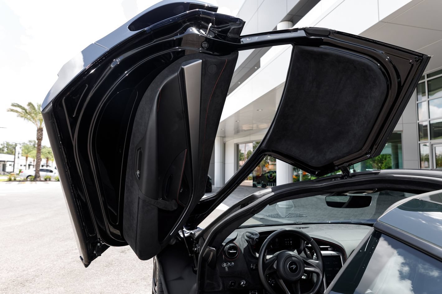 Used 2025 McLaren 750S RWD image 56