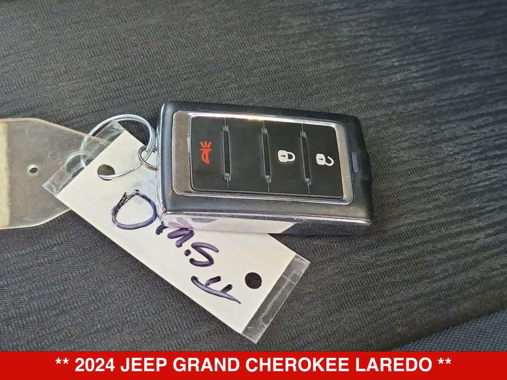 Used 2024 Jeep Grand Cherokee Laredo RWD image 32
