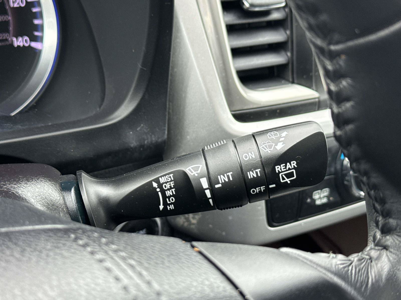 Used 2019 Toyota Highlander XLE w/ Carpet Mat Package (TMS) AWD/4WD image 10