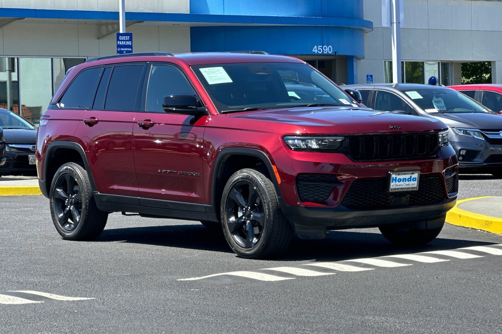 Used 2023 Jeep Grand Cherokee Altitude AWD/4WD image 6