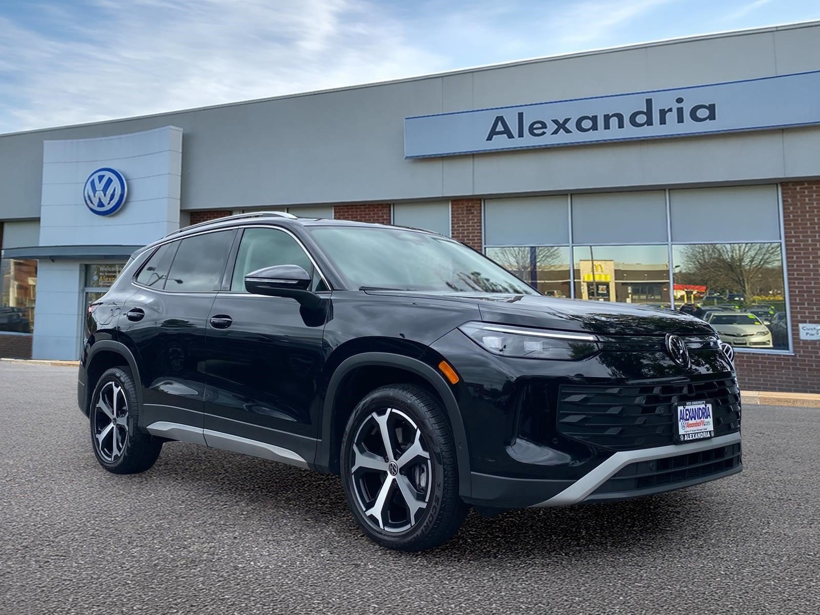 Certified 2026 Volkswagen Tiguan SE AWD/4WD image 1