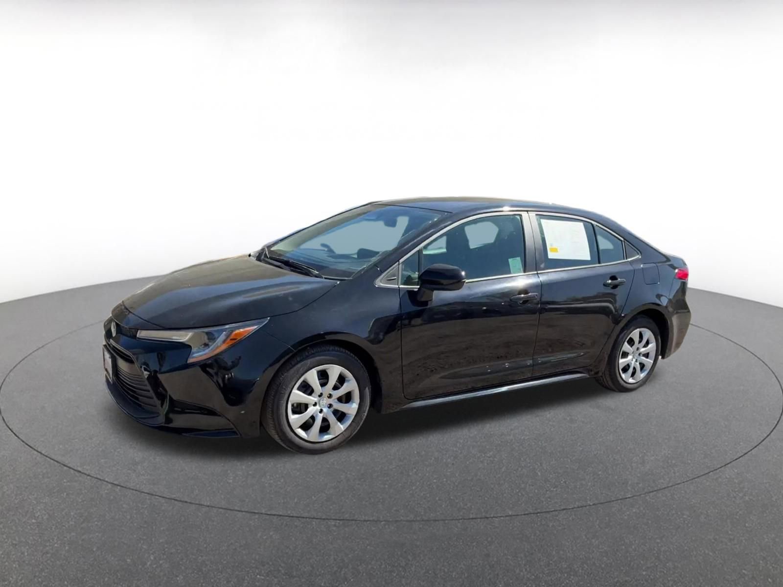 Used 2025 Toyota Corolla LE image 8