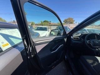 Used 2025 Toyota Highlander LE image 9