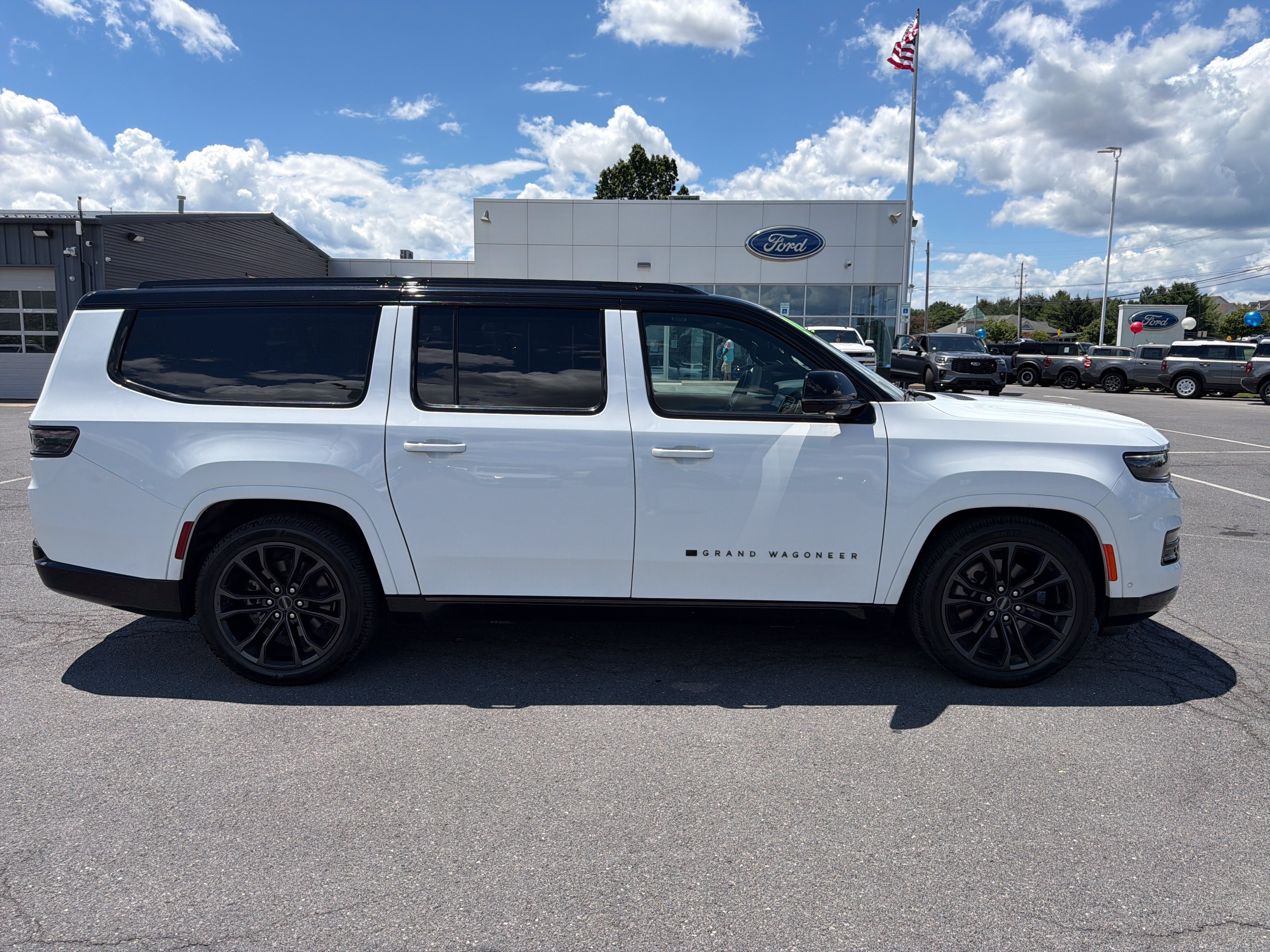Used 2024 Jeep Grand Wagoneer L Series II w/ Quick Order Packagew 28T AWD/4WD image 2