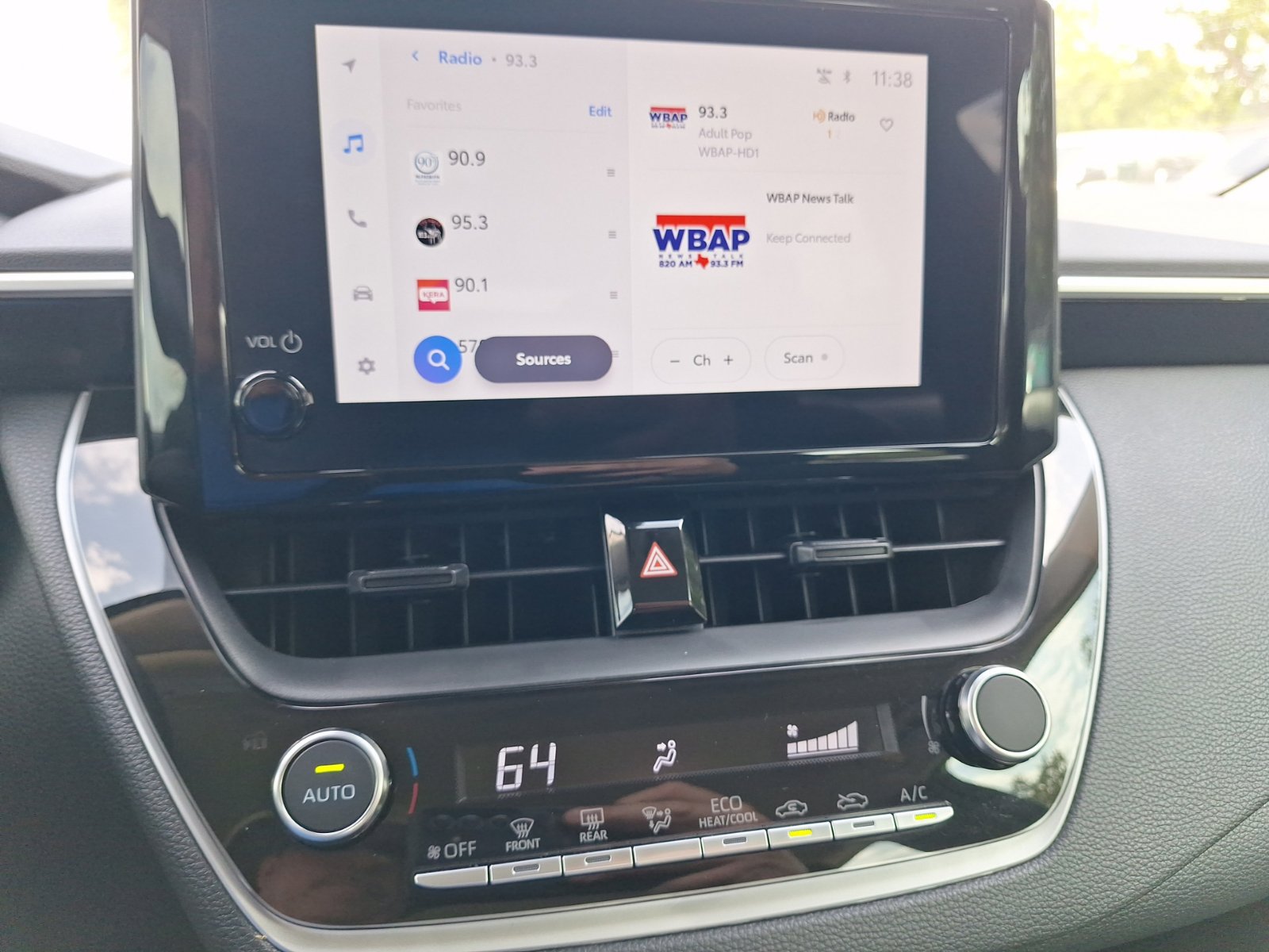 Used 2025 Toyota Corolla LE FWD image 27
