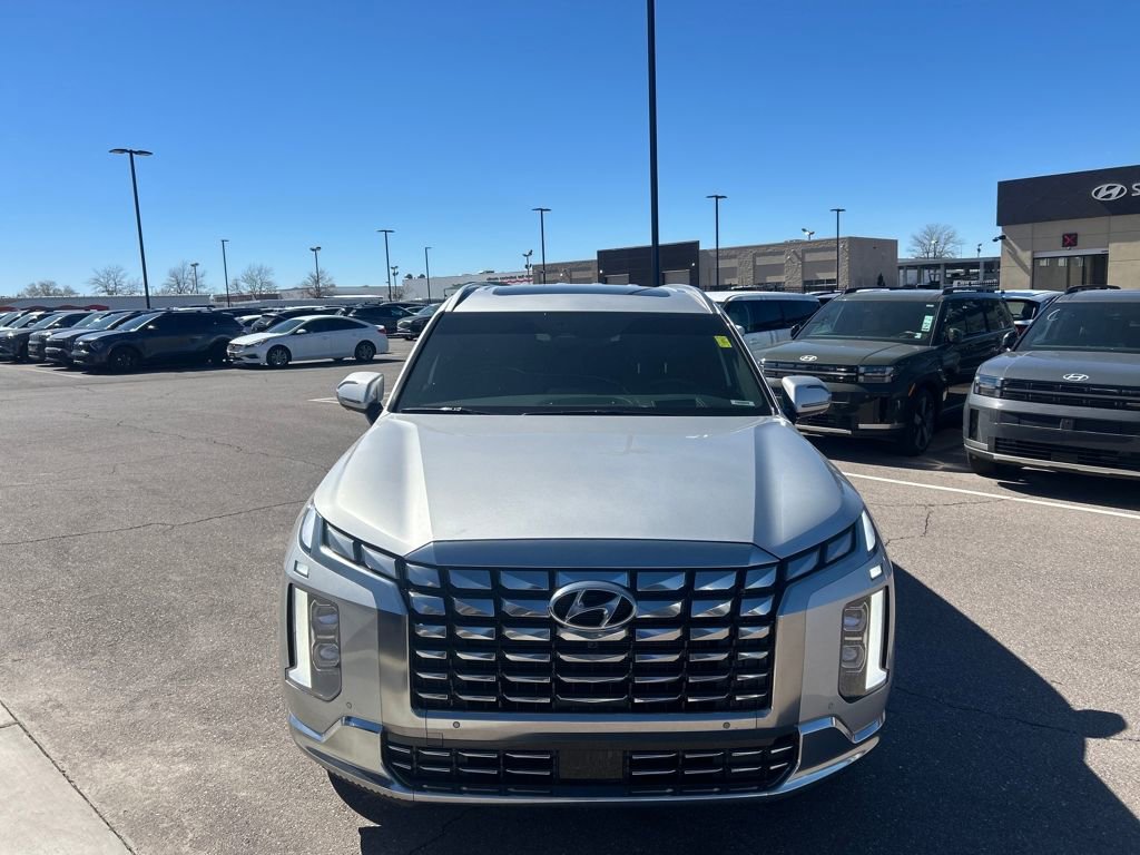 Used 2024 Hyundai Palisade Calligraphy image 2