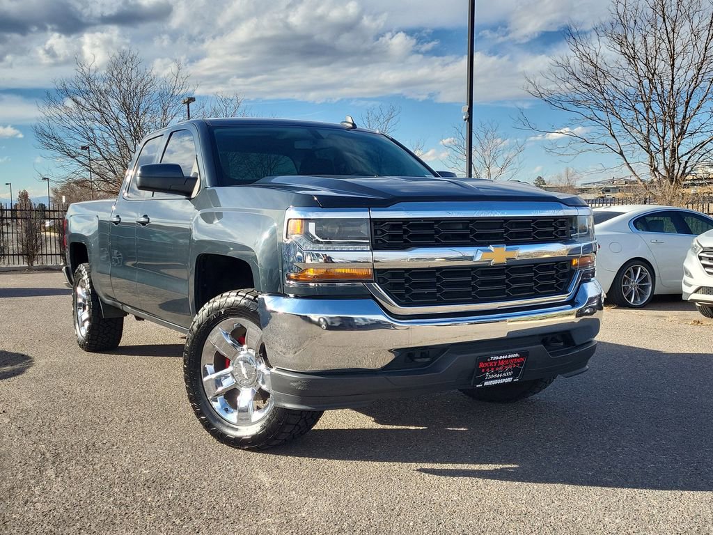 Used 2018 Chevrolet Silverado 1500 LT image 2