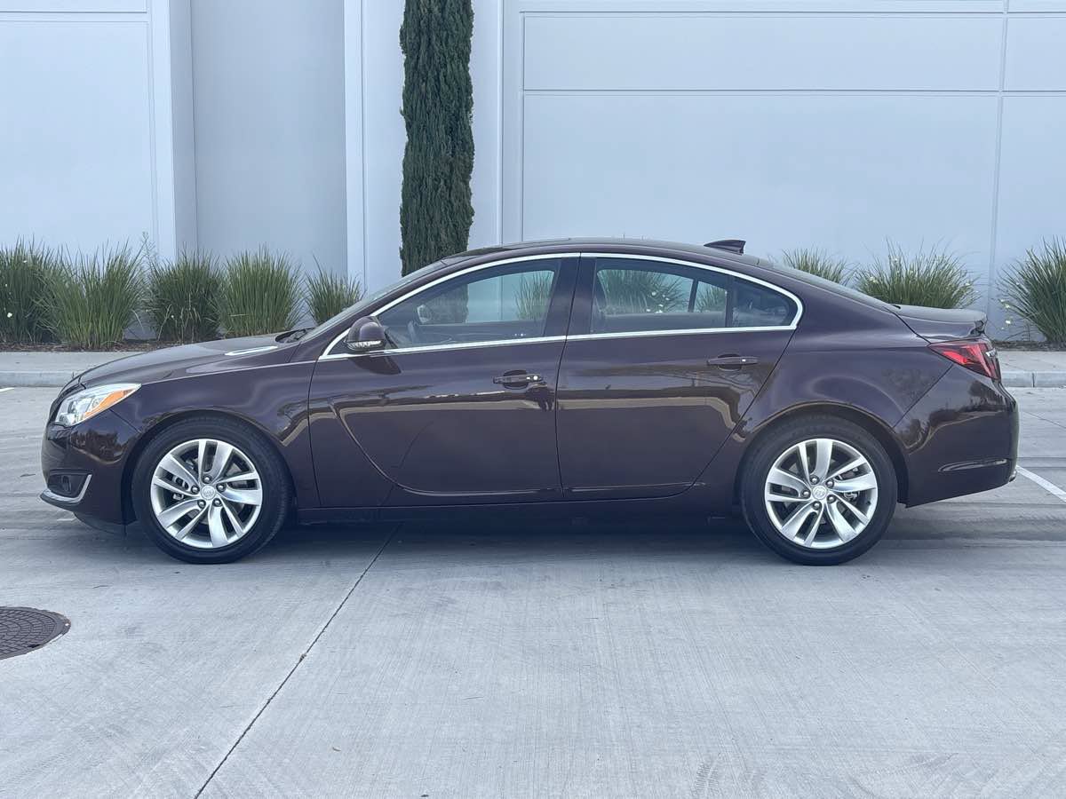 Used 2017 Buick Regal Premium w/ Driver Confidence Package #1 FWD image 5