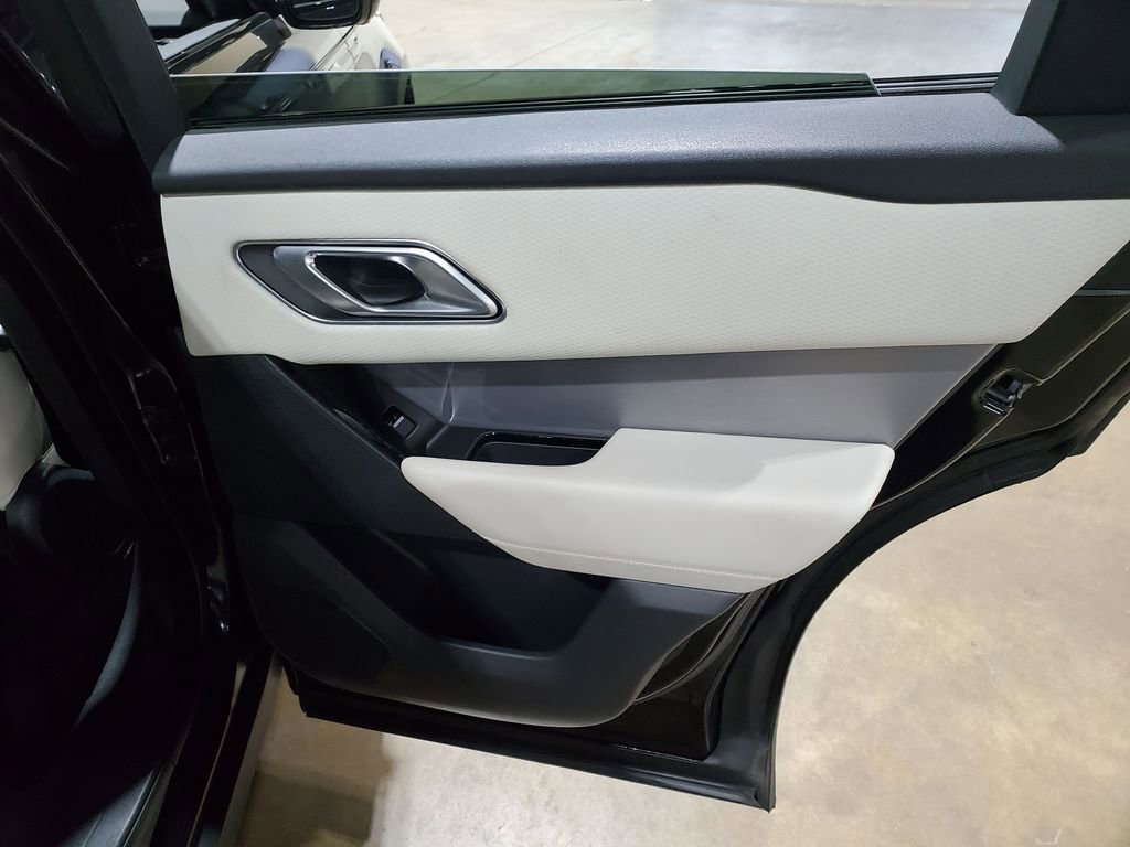 Used 2020 Land Rover Range Rover Velar R-Dynamic S image 21