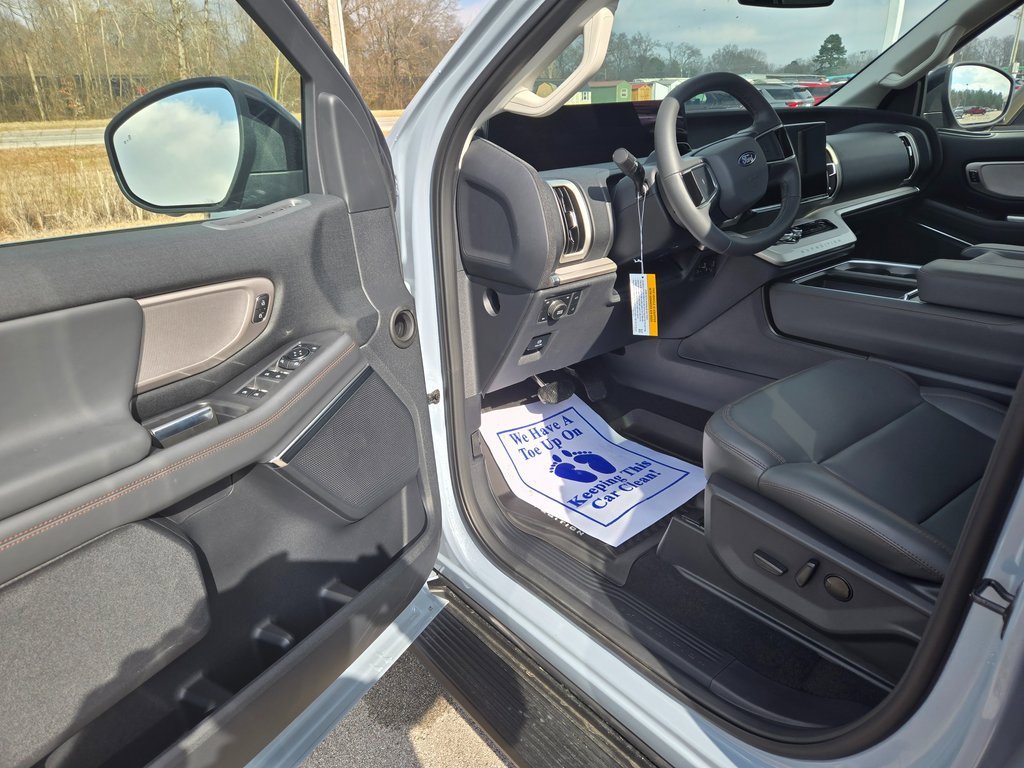 New 2025 Ford Expedition Active image 6
